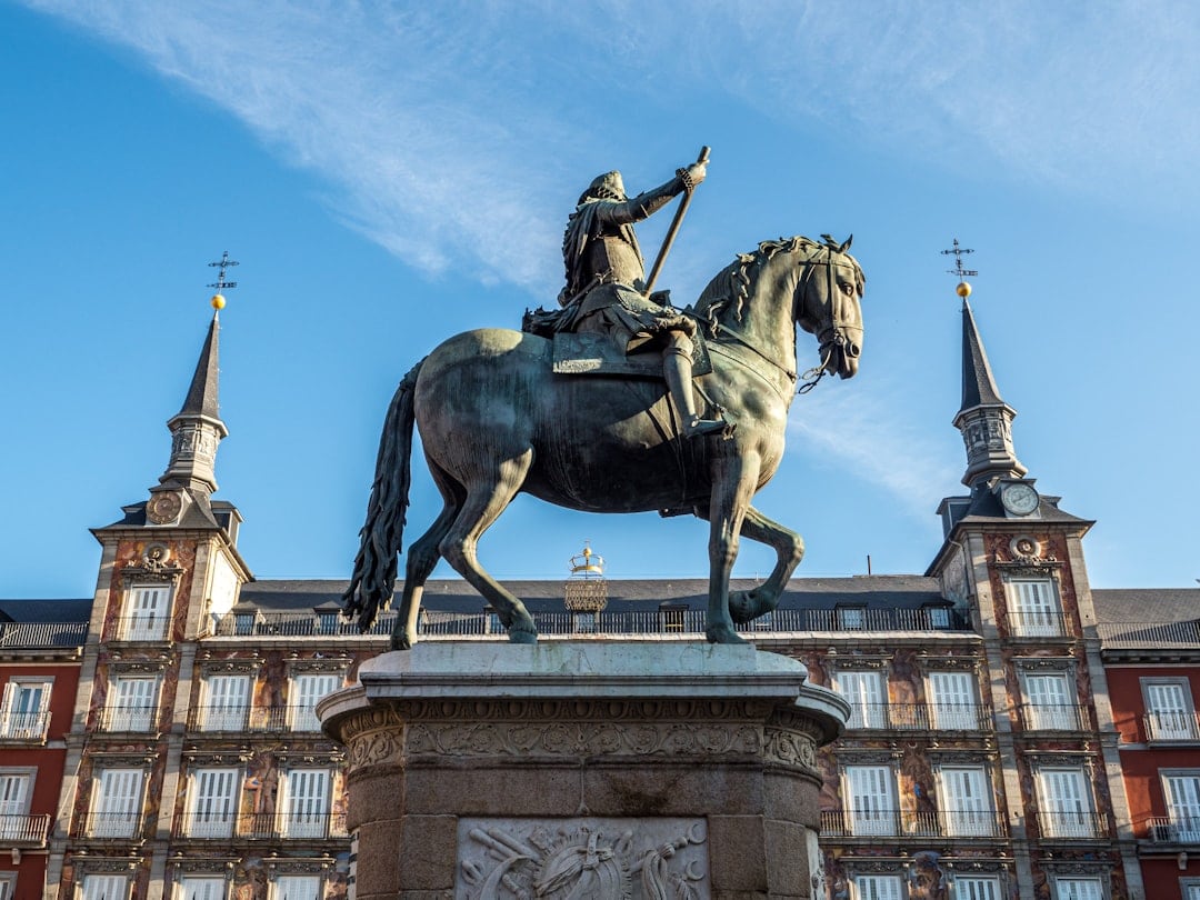 Photo Monument in city